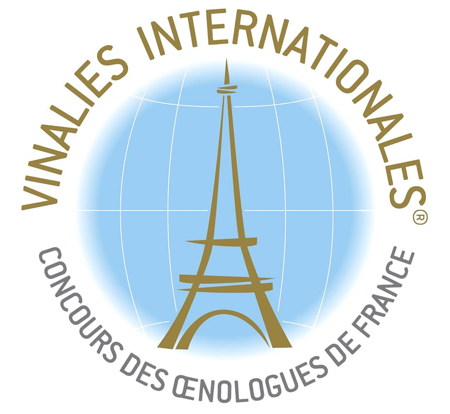 Vinalies Internationales est un concours de vins prestigieux organisé par l'Union des Œnologues de France, réunissant des vins du monde entier pour être évalués par des experts et récompensant les meilleurs avec des médailles de distinction.