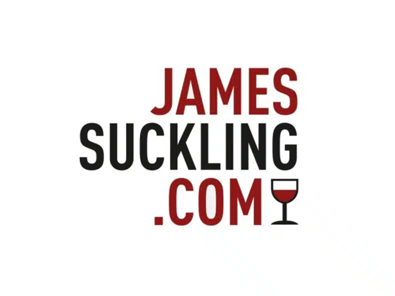 James Suckling est un critique de vin américain réputé, connu pour ses années en tant que rédacteur pour Wine Spectator avant de lancer son propre site web de critiques de vins