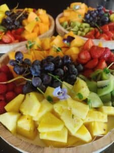 Plateau de fruits frais découpés